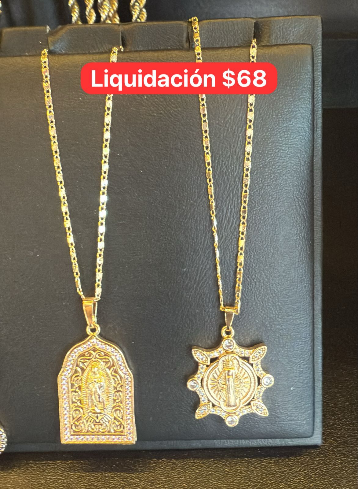 Medalla con dije el precio es por cada uno