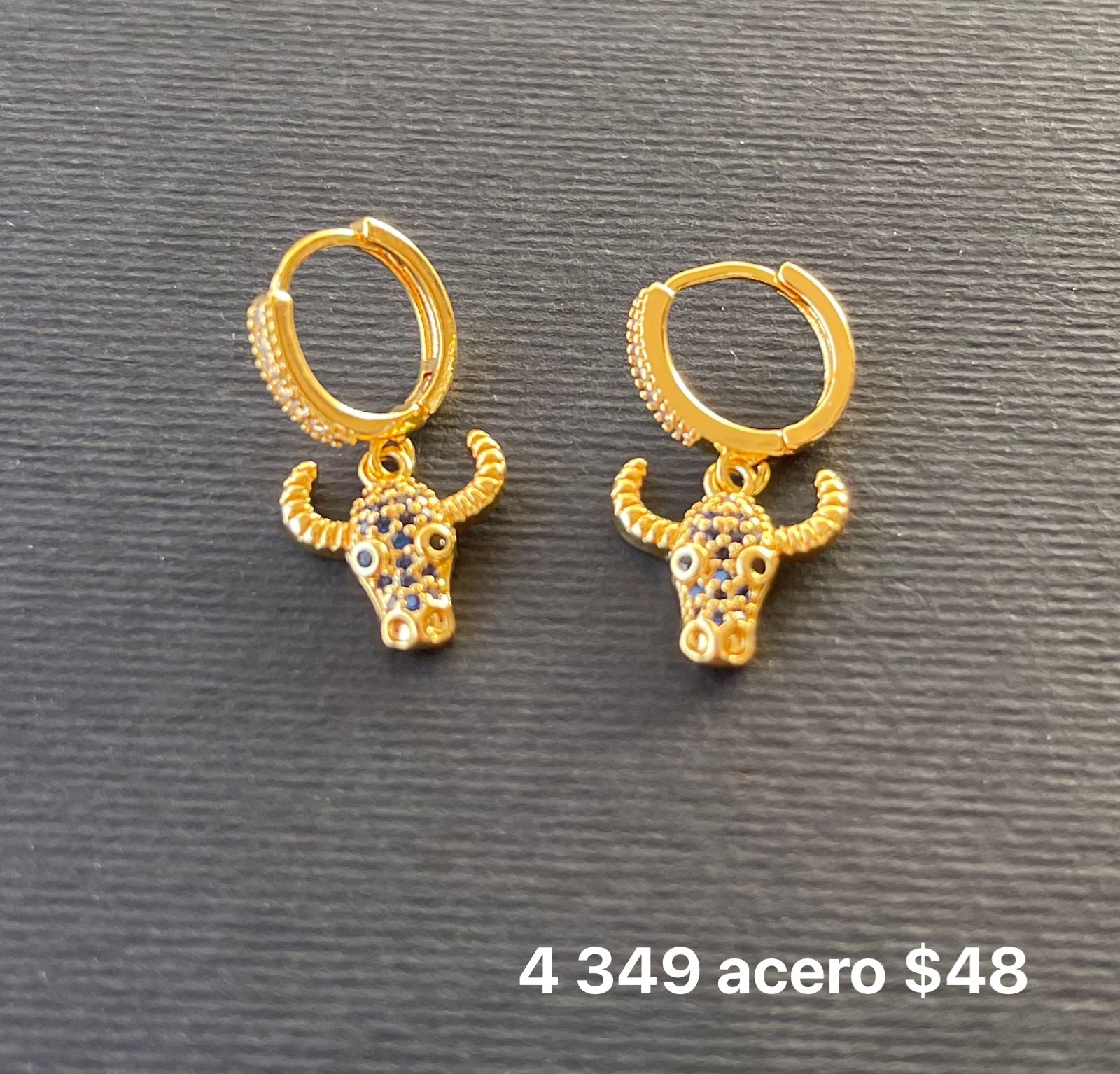 Aretes acero cabeza de toro