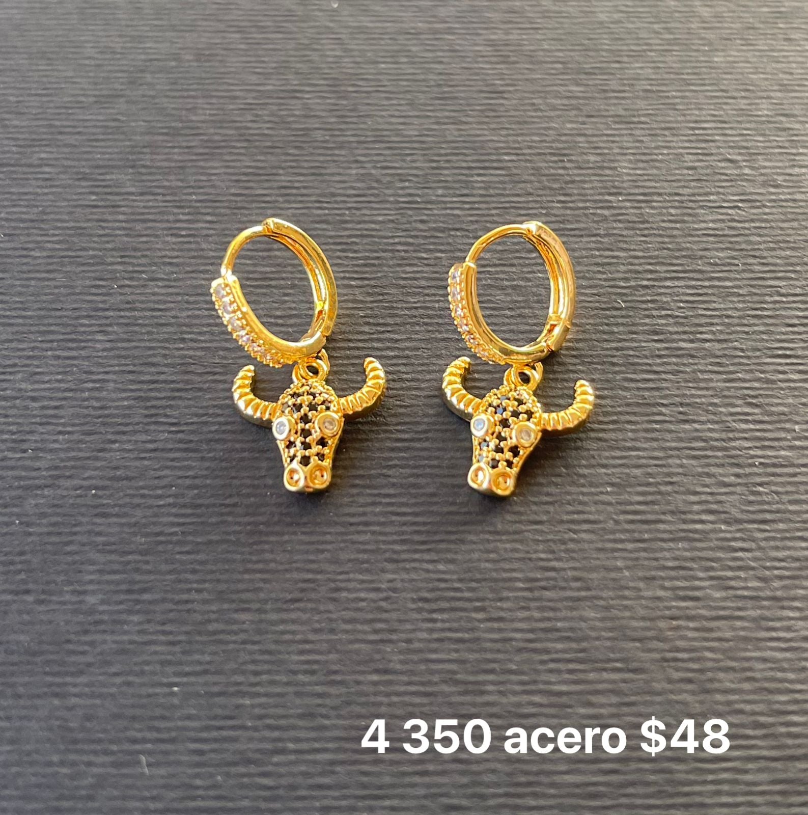 Aretes acero cabeza de toro