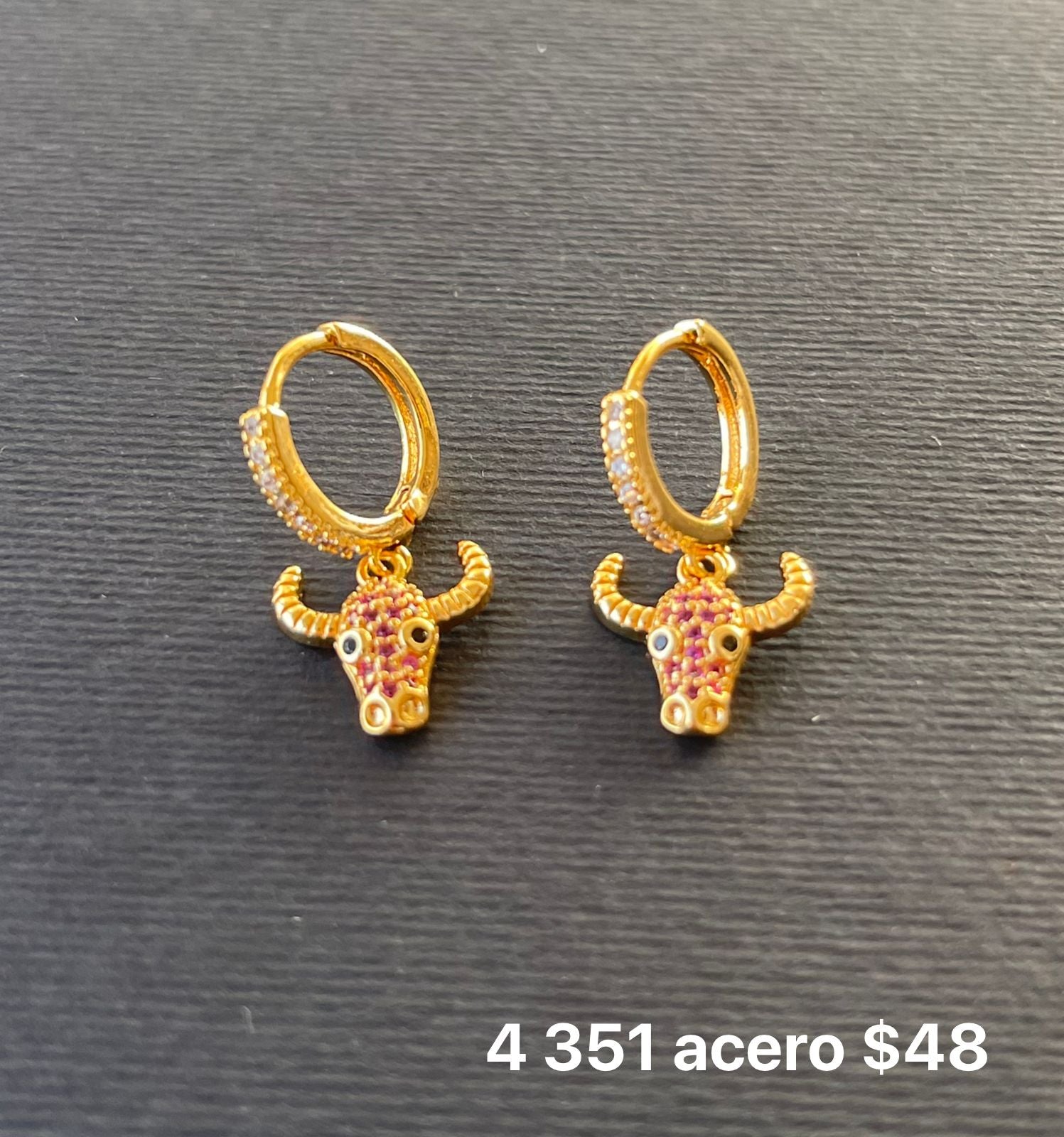 Aretes acero cabeza de toro